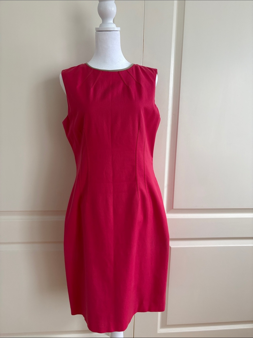 ELIE TAHARI  Sleeveless Sheath Dress in Nantucket Red Size 8